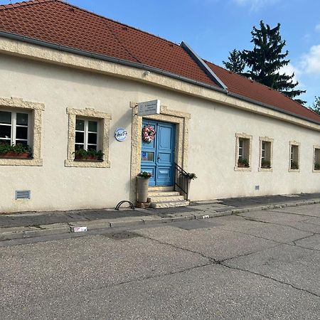 Monpe Apartmanik S Atmosferou Komárno Екстериор снимка